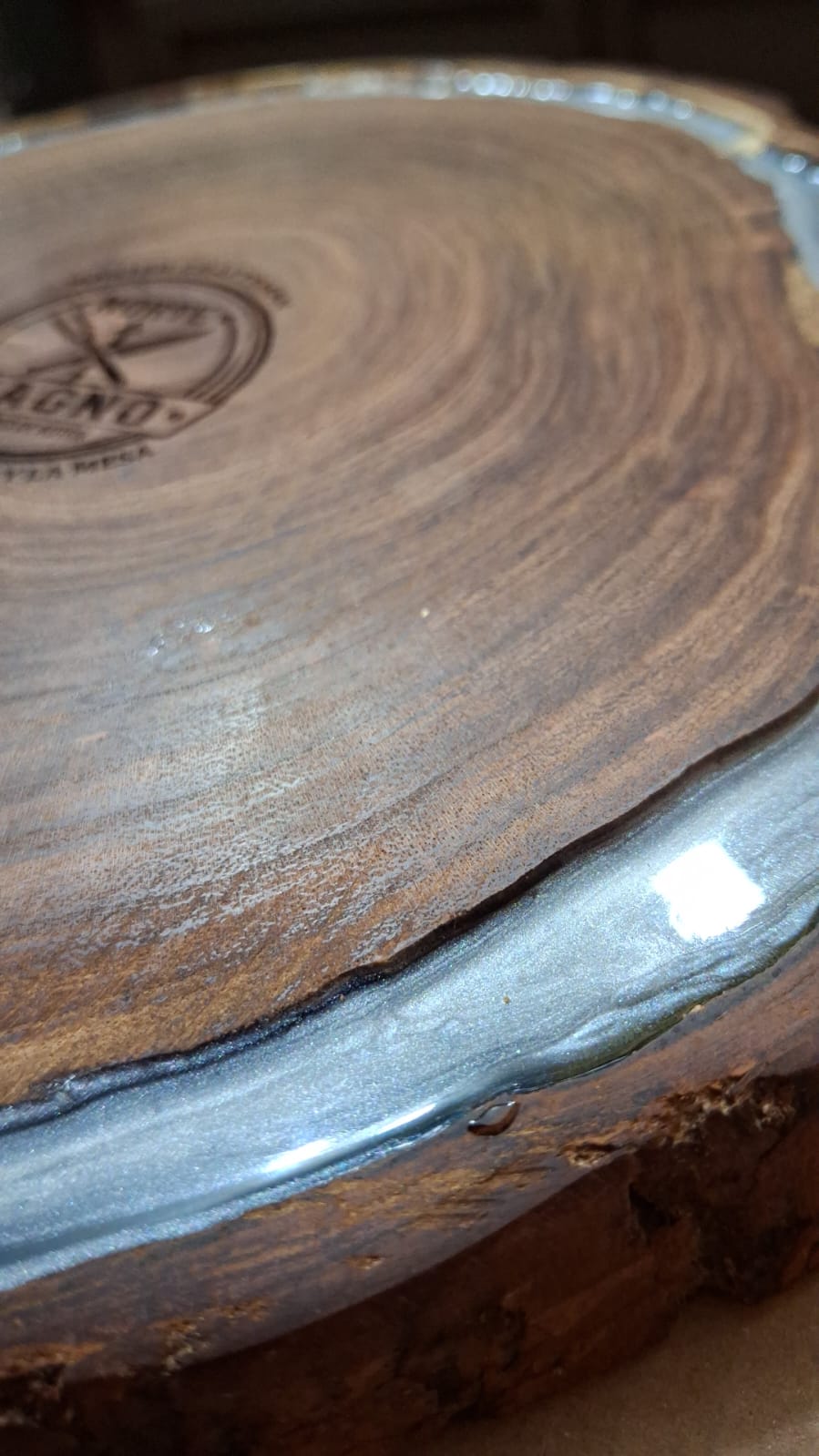 ELEGANCE — Tabla de Mezquite con Resina