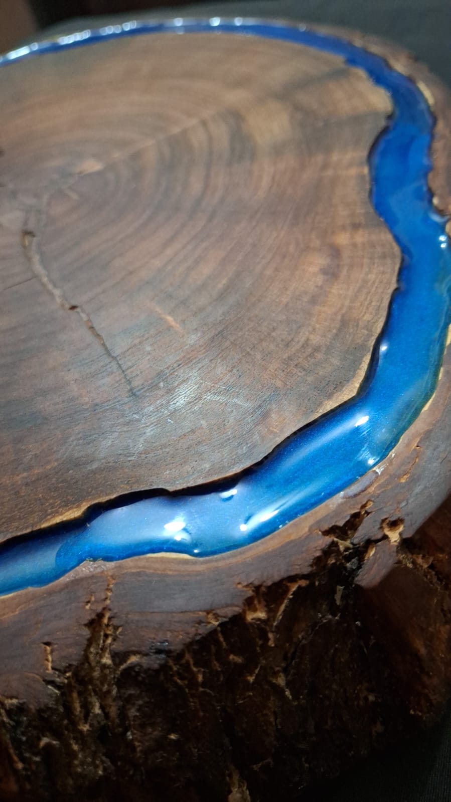 ATLANTIS — Tabla de mezquite con resina azul | Pieza única 1/1